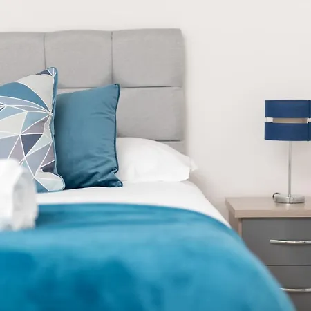 Ferienhaus Townhouse Sleep 6+ Parking Fast Wi-fi Close To Children Hospital Qe & Hippodrome