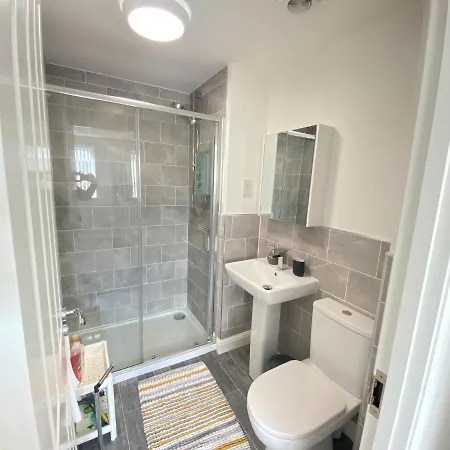 Townhouse Sleep 6+ Parking Fast Wi-fi Close To Children Hospital Qe & Hippodrome *