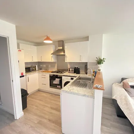 Ferienhaus Townhouse Sleep 6+ Parking Fast Wi-fi Close To Children Hospital Qe & Hippodrome