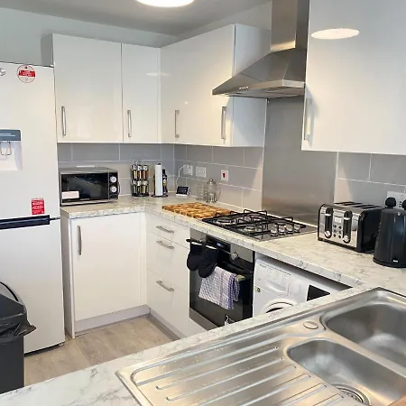 Ferienhaus Townhouse Sleep 6+ Parking Fast Wi-fi Close To Children Hospital Qe & Hippodrome *