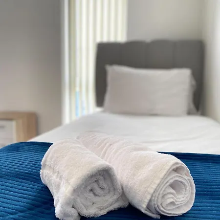 Townhouse Sleep 6+ Parking Fast Wi-fi Close To Children Hospital Qe & Hippodrome * Birmingham