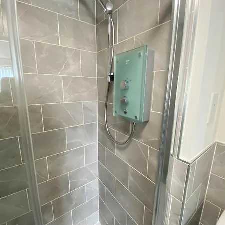 Townhouse Sleep 6+ Parking Fast Wi-fi Close To Children Hospital Qe & Hippodrome