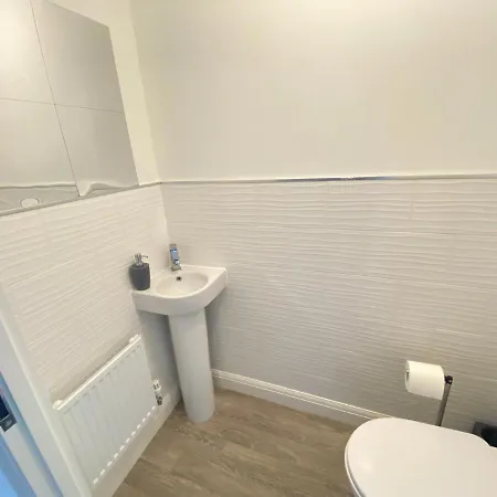 Townhouse Sleep 6+ Parking Fast Wi-fi Close To Children Hospital Qe & Hippodrome Ferienhaus