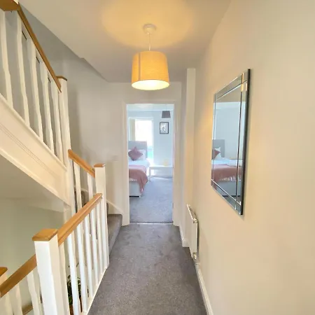 Ferienhaus Townhouse Sleep 6+ Parking Fast Wi-fi Close To Children Hospital Qe & Hippodrome *