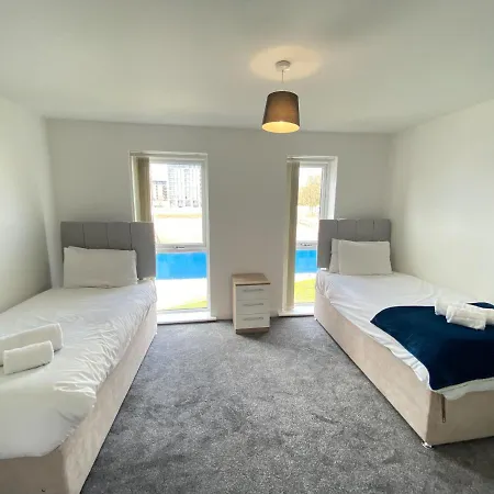 Townhouse Sleep 6+ Parking Fast Wi-fi Close To Children Hospital Qe & Hippodrome Birmingham